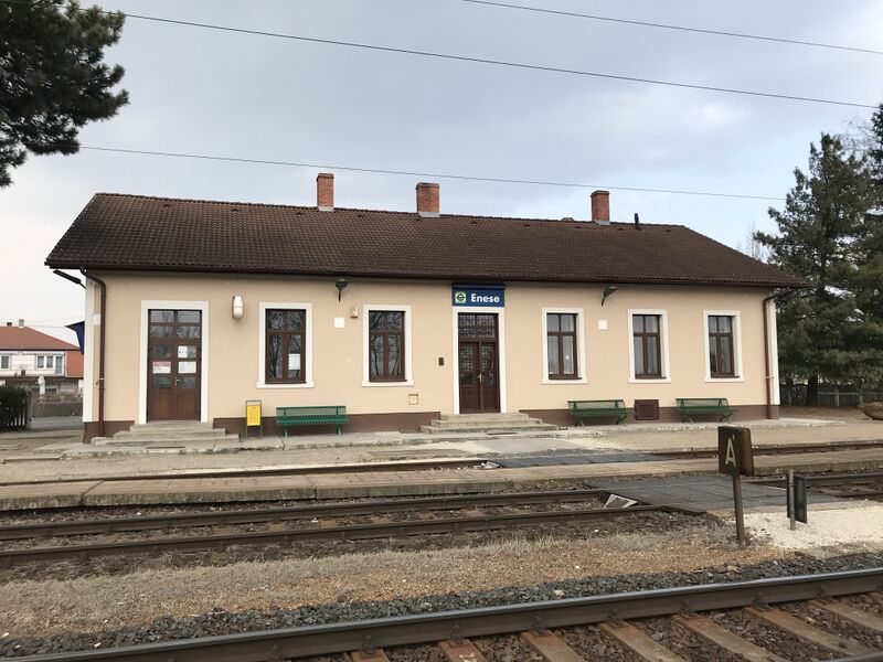 ملف:Enese railway station.jpg