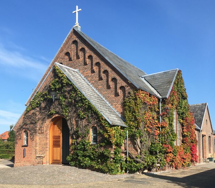 ملف:Nyborg Cemetery Chapel.jpg