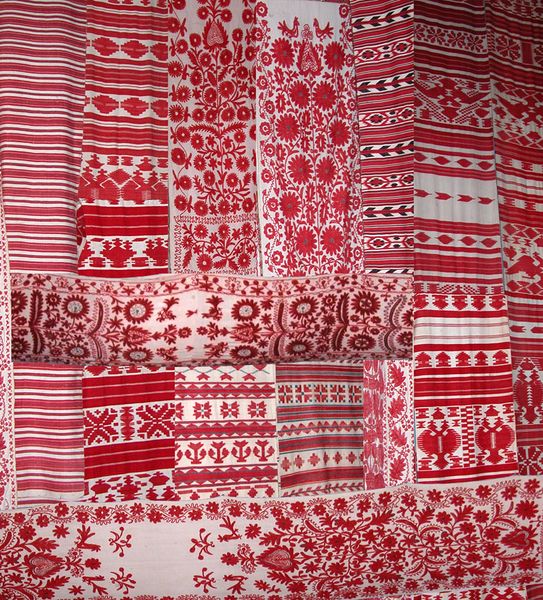 ملف:Rushnyk Ukraine embroidered decorative towels.jpg