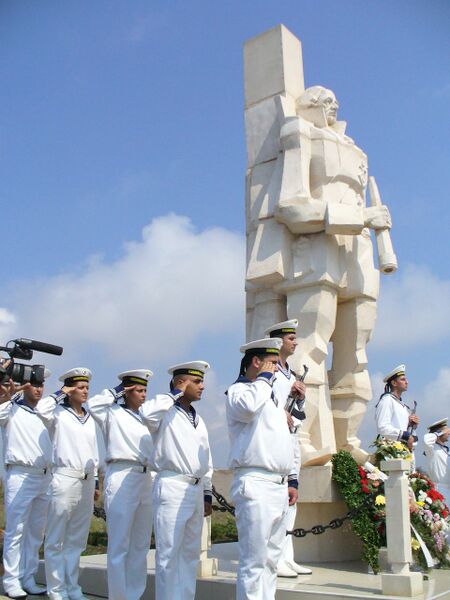 ملف:Ushakov Monument Kaliakra.jpg