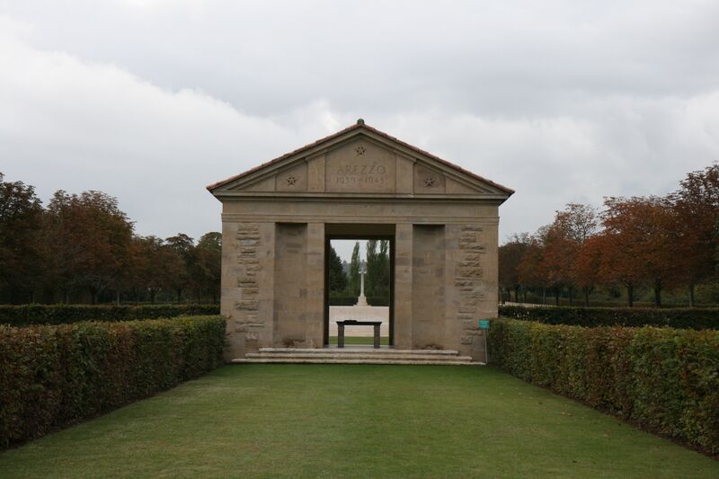 ملف:Arezzo War Cemetery 01.jpg