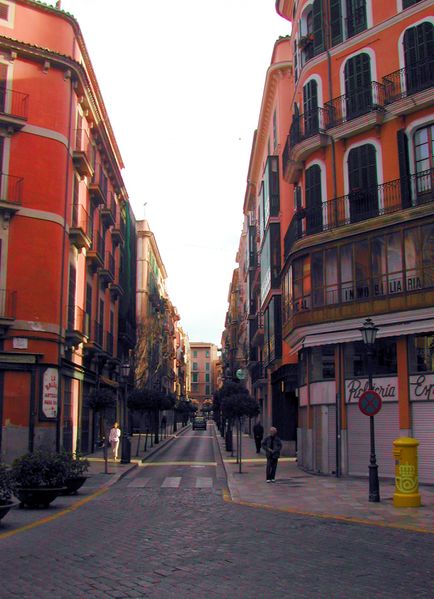 ملف:Carrer Colom.JPG