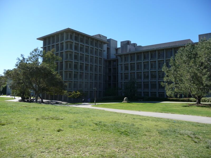 ملف:John Muir College, UCSD.JPG