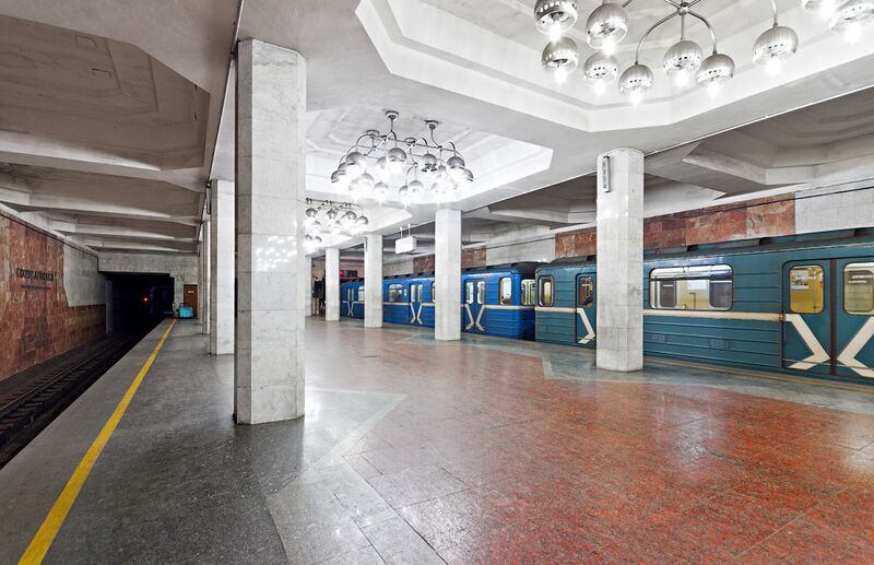 ملف:Komunarivska station 4, Dnipropetrovsk.jpg