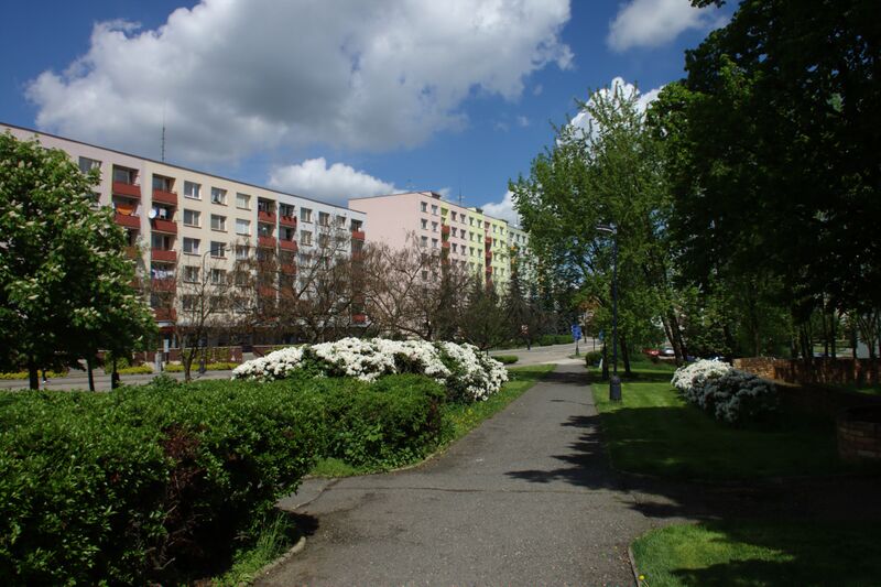 ملف:Benešov, panelové domy.jpg