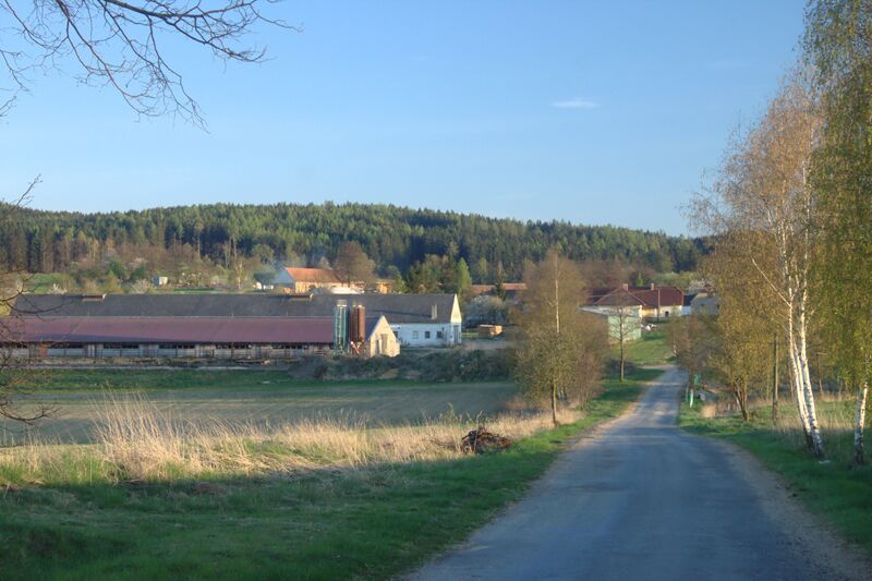 ملف:Křtěnovice, pohled na vesnici.jpg