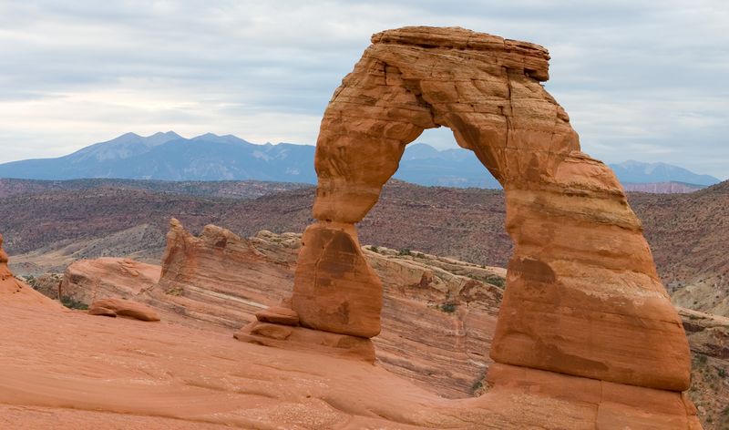ملف:Delicate Arch LaSalle.jpg
