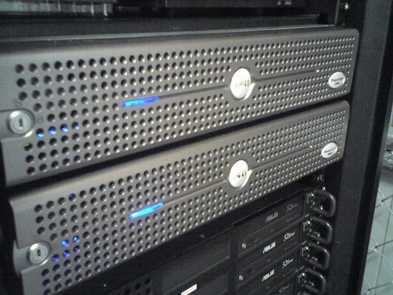 ملف:Dell PowerEdge Servers.jpg