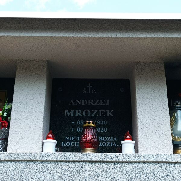 ملف:Grób Andrzeja Mrozka.jpg