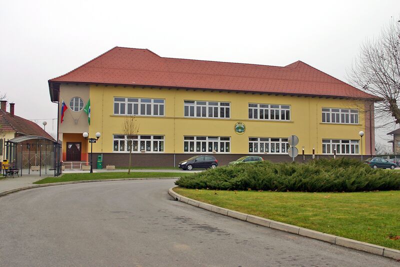 ملف:OŠ Cankova.jpg