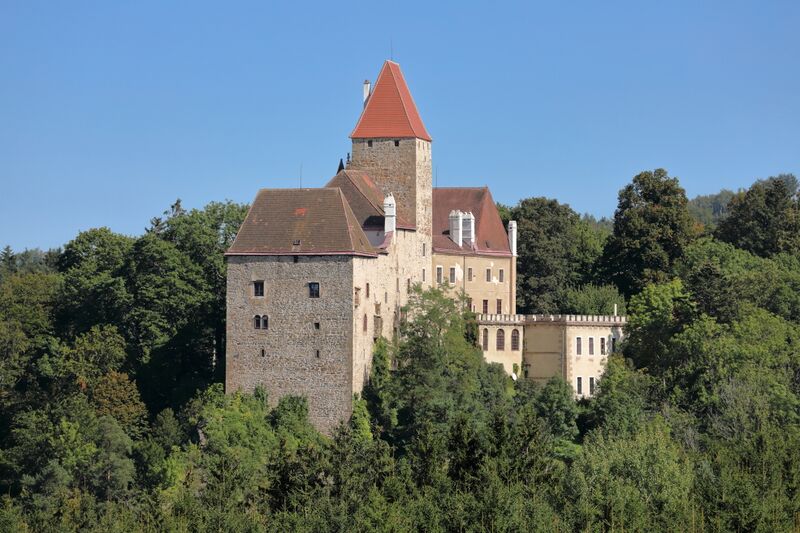 ملف:Rastenfeld - Burg Rastenberg.JPG