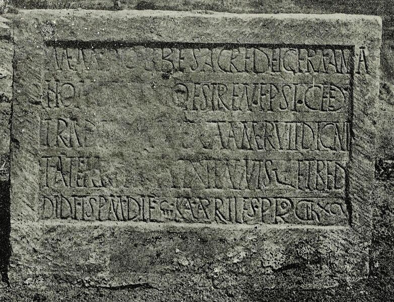 ملف:Robba épitaphe.JPG