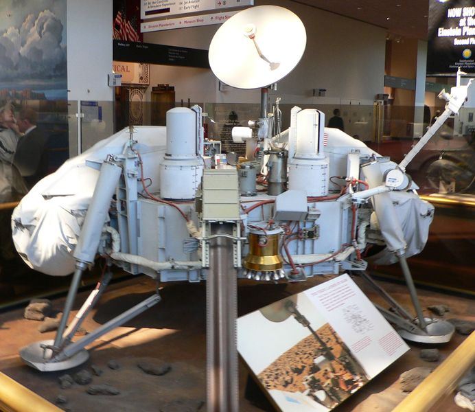 ملف:Viking lander model.jpg