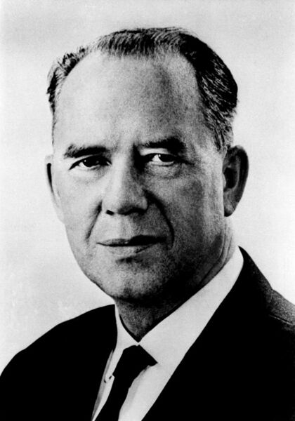 ملف:Aksel J. Smith.jpg