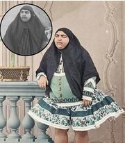 أنيس الدولة ترتدي فستاناً قصيرا. وكان شارب (شنب) المرأة يُعتبر من علامات الجمال لدى الفرس.