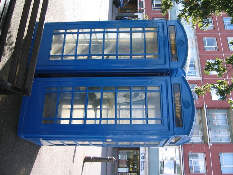 ملف:GuernseyTelephoneBox.jpg