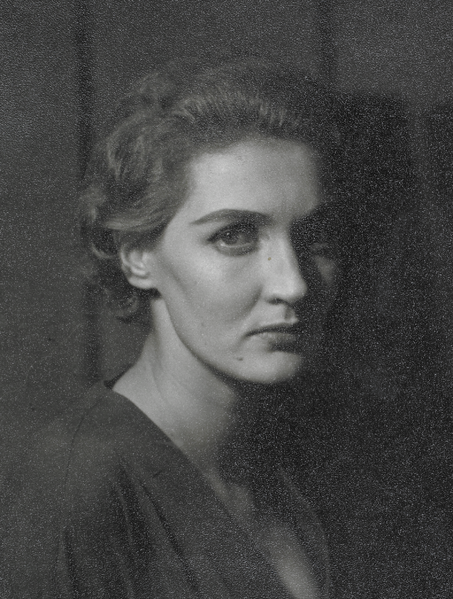 ملف:Monah Delacy, 1958.tif