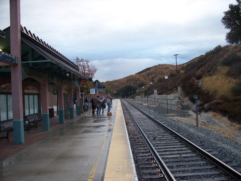 ملف:Santa Clarita Metro Station.jpg