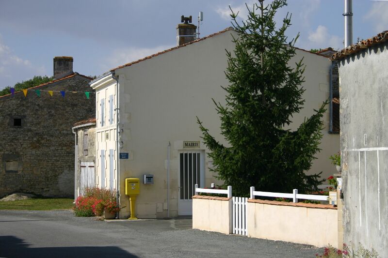 ملف:Voissay mairie 1.JPG