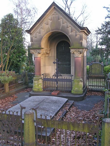 ملف:2007-12-23 Grab-Adalbert-Matkowsky.jpg