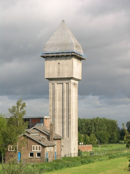ملف:Hardinxveld Watertoren 6853.JPG