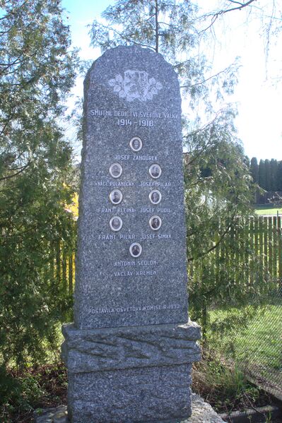 ملف:Jeníčkova Lhota, památník.jpg