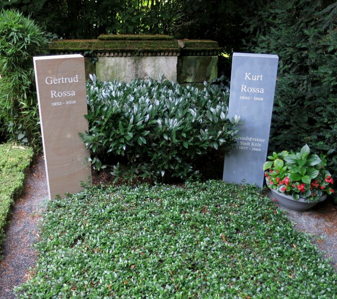 ملف:Kurt Rossa-grave.jpg