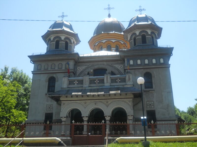 ملف:Biserica Ortodoxă Lupeni.jpg