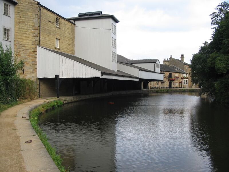 ملف:LeedsLiverpoolCanalBurnley2.JPG