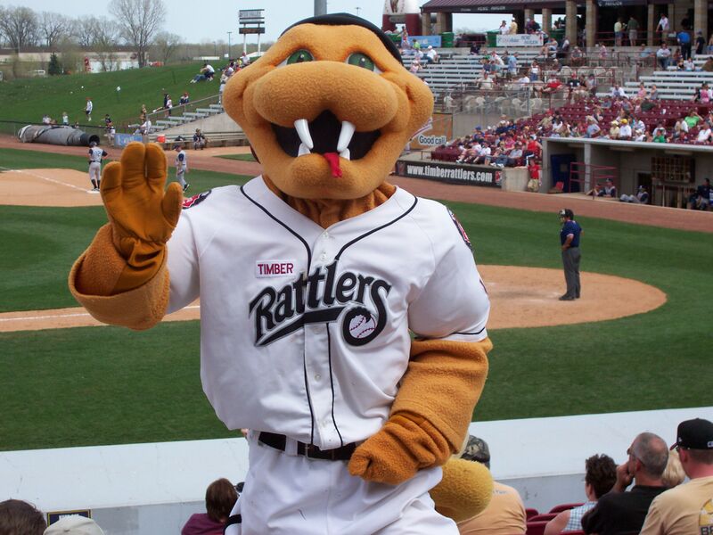 ملف:FangWisconsinTimberRattlersMascot.jpg