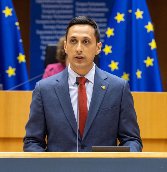ملف:MEP-Vlad-Gheorghe-Renew-Europe-About-1bb-660-x-680.png