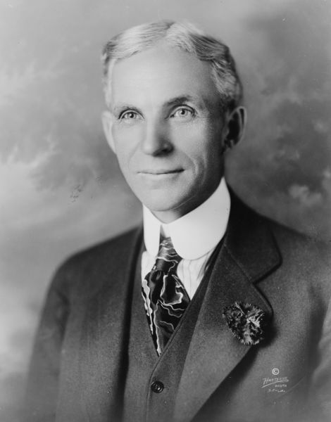 ملف:Henry ford 1919.jpg