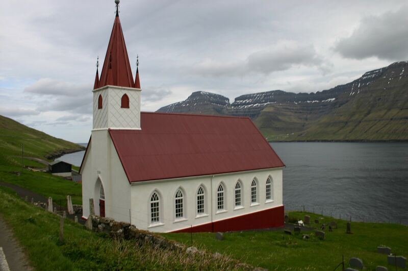 ملف:Kalsoy Húsar Kirke.jpg