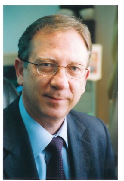 ملف:Riad Ismat.jpg