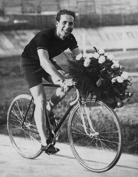 ملف:Alberto Ghilardi 1930.jpg