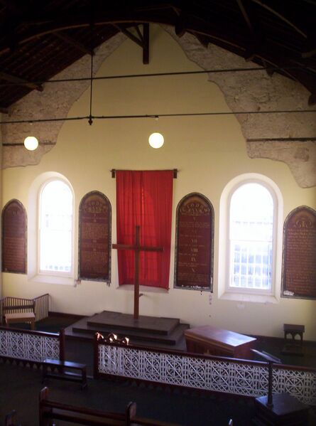 ملف:AnglicanChuchInterior.JPG