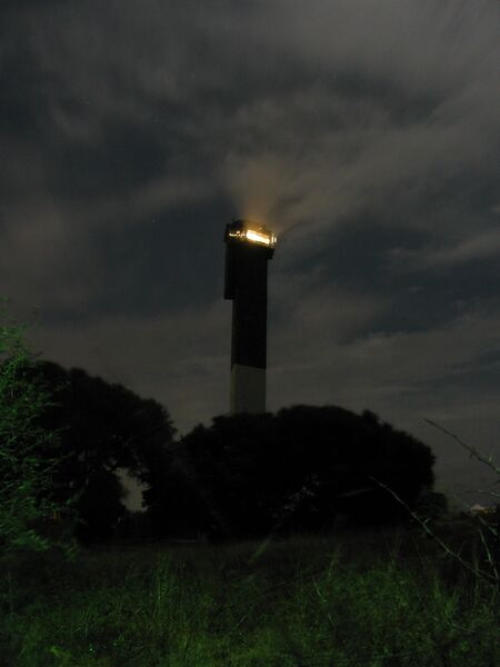 ملف:Sullivans-Island-Light-midnight.jpg