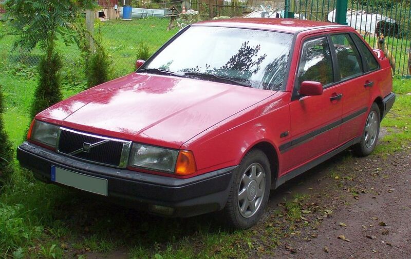 ملف:Volvo 440 red.JPG