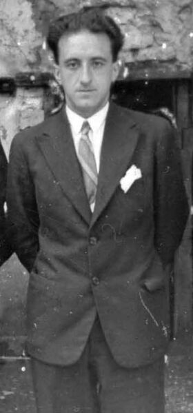 ملف:Xabier Lizardi idazlea 1933an.jpg