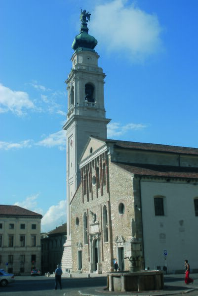 ملف:Duomo di Belluno.jpg