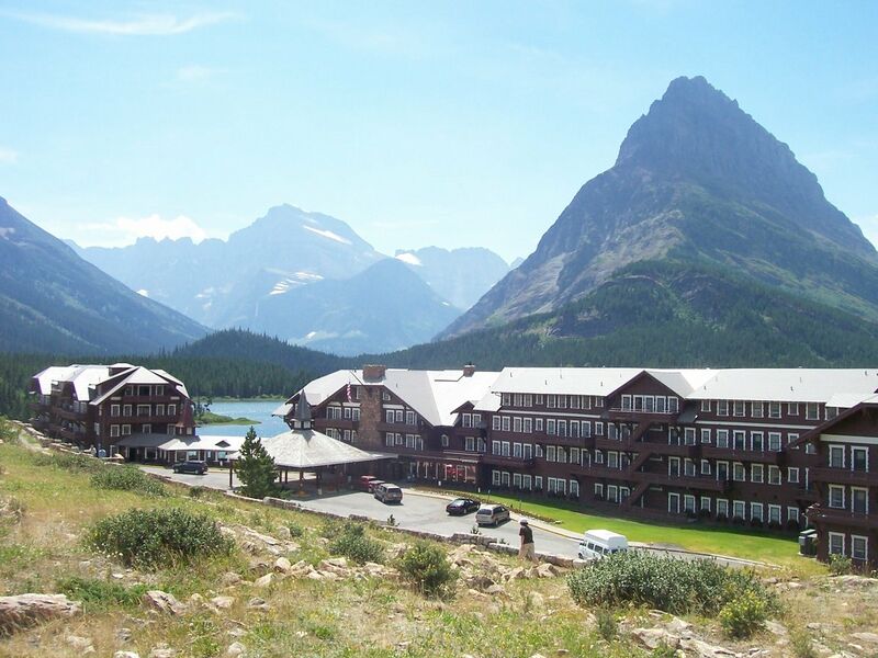 ملف:Many glacier hotel.jpg