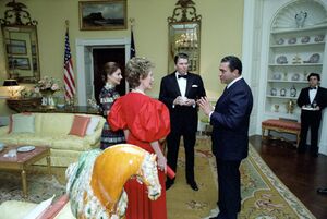 رونالد ريجان ومحمد حسني مبارك وسوزان مبارك ونانسي ريجان في زيارة الدولة للرئيس المصري محمد حسني مبارك 1982