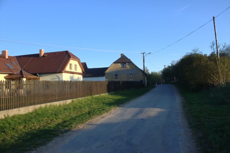 ملف:Křtěnovice, začátek obce II.jpg