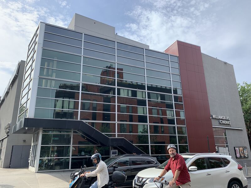 ملف:Williamsburg Cinemas.jpg