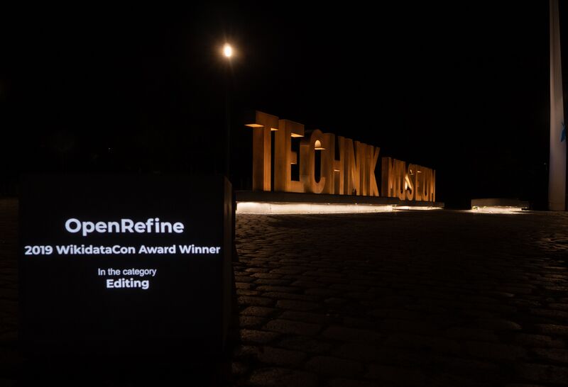 ملف:OpenRefine WikidataCon Award winner.jpg
