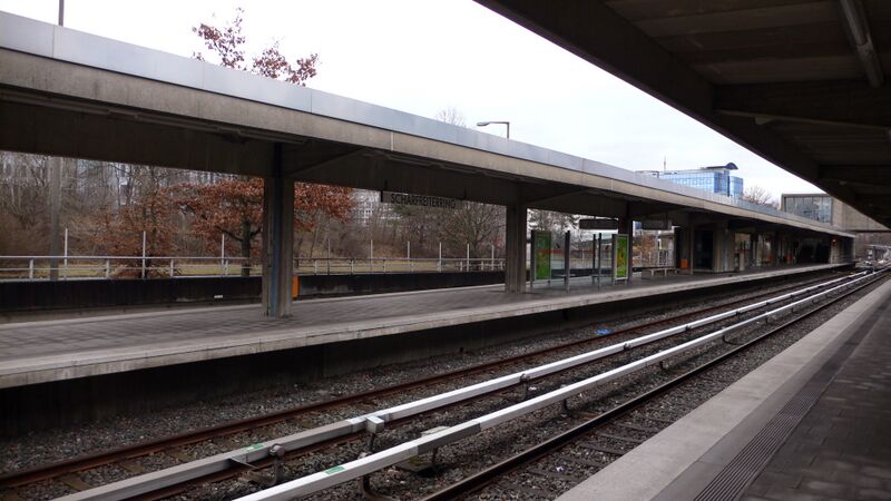 ملف:U-Bahnhof Scharfreiterring O 1.jpg