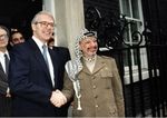 عرفات ورئيس الوزراء البريطاني جون ميجور، ديسمبر 1993.