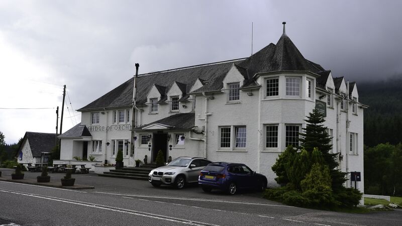 ملف:Bridge of Orchy Hotel.jpg