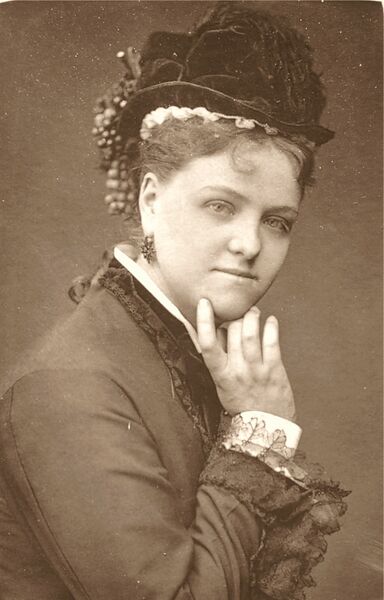 ملف:Kate Bishop.jpg