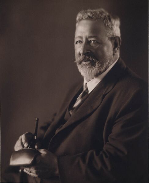 ملف:Sir William Dixson.jpg